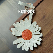 Daisy Charm - 01