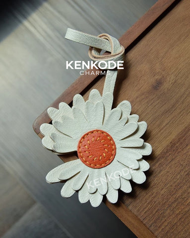 Daisy Charm - 01